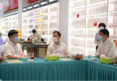 泉州市農業農村局局長蔡龍群到日春總部開展人才工作調研